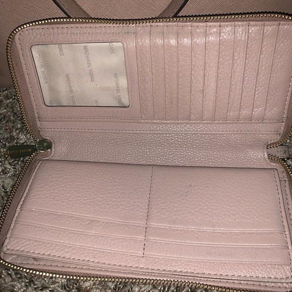 Michael kors purse /wallet set - Picture 8 of 8